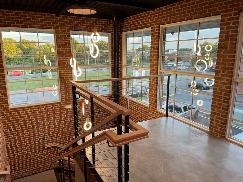 More Photos Of 121-129 N Main St, Mooresville Storefront Retail Office For Lease