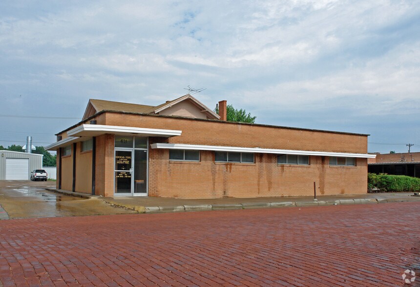 Primary Photo Of 621 Baltimore St, Plainview Office For Sale