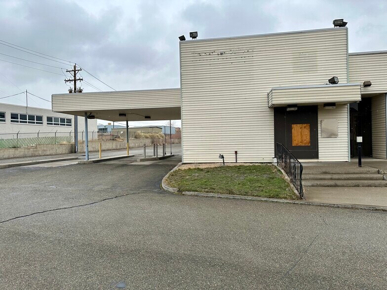 More Photos Of 1005 W 4th St, Winnemucca Bank For Sale