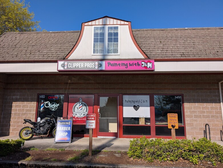 Primary Photo Of 1461-1493 SE Hogan Rd, Gresham General Retail For Lease
