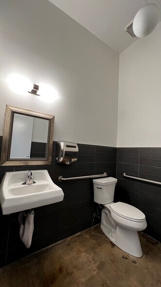 More Photos Of 3505 W Beverly Blvd, Montebello Office For Lease