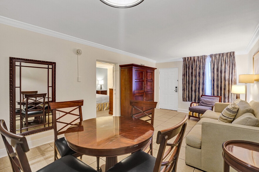 More Photos Of 4900 Powerline Rd, Fort Lauderdale Hotel For Sale