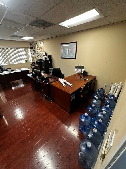 More Photos Of 6011-6015 Reseda Blvd, Tarzana Auto Repair For Sale