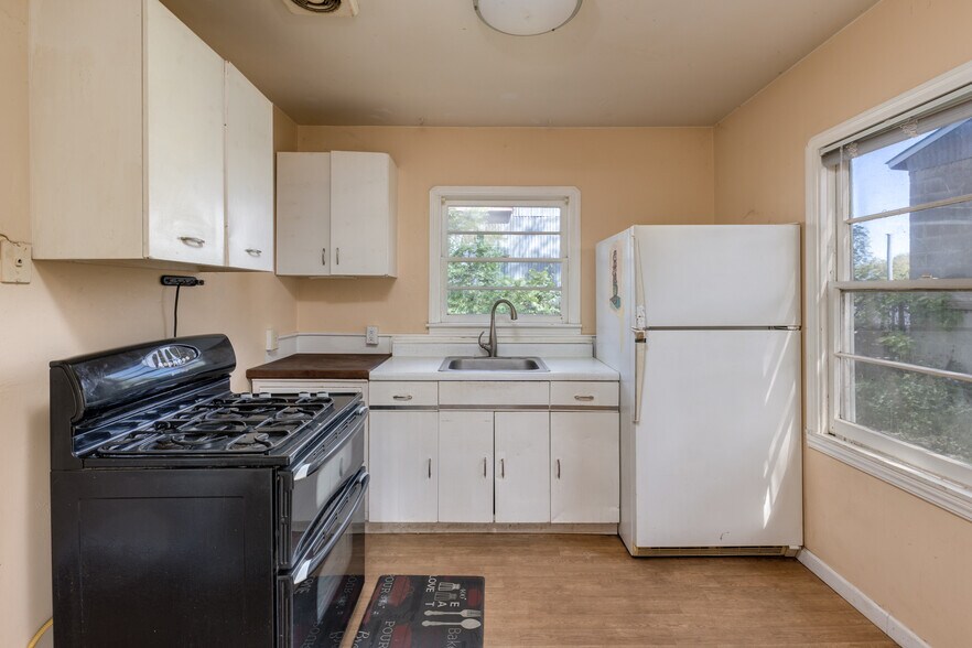 More Photos Of 2424 Park Ave, Chico Service For Sale