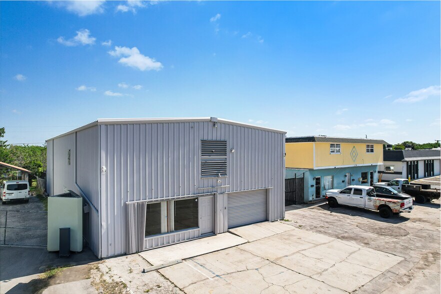 More Photos Of 1911 Dana Dr, Fort Myers Warehouse For Sale