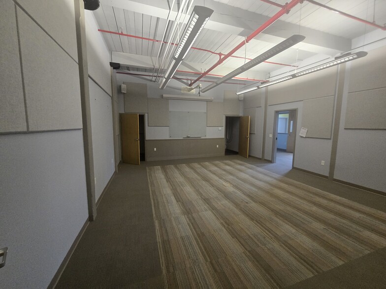 Primary Photo Of 1174 Kingstown Rd, South Kingstown Office For Lease