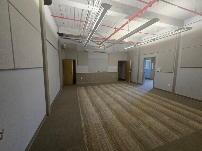 More Photos Of 1174 Kingstown Rd, South Kingstown Office For Lease