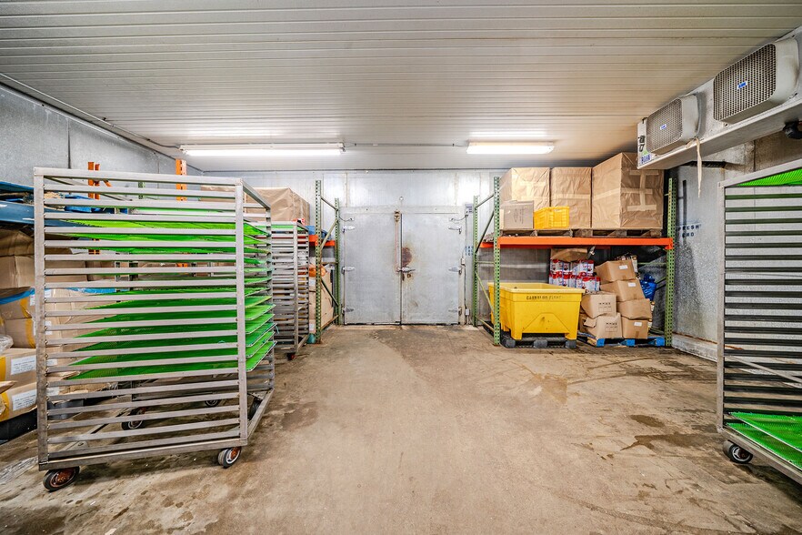 More Photos Of 534 Stanford, Los Angeles Warehouse For Sale