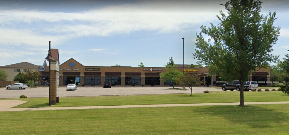 More Photos Of 5761 C St SW, Cedar Rapids General Retail For Lease