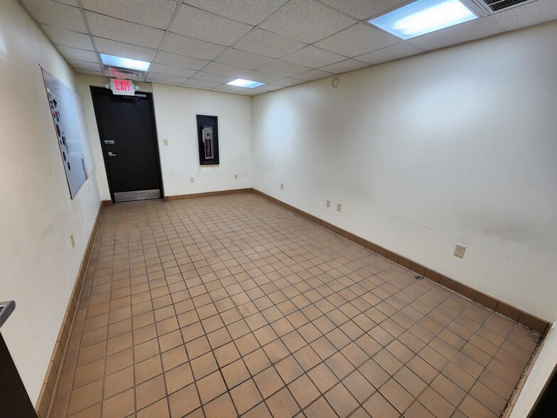 More Photos Of 2802 Regency Blvd, Augusta Auto Repair For Lease