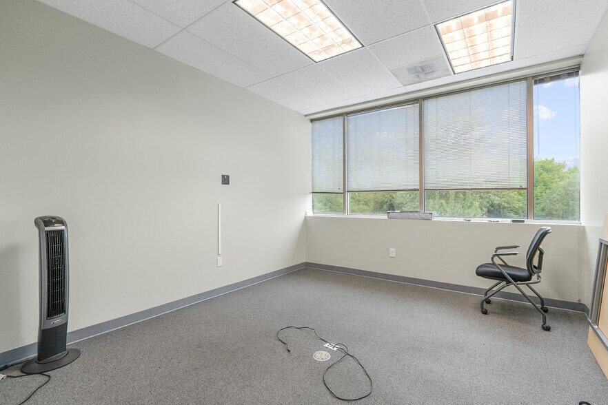 More Photos Of 5408 NE 88th St, Vancouver Warehouse For Sale