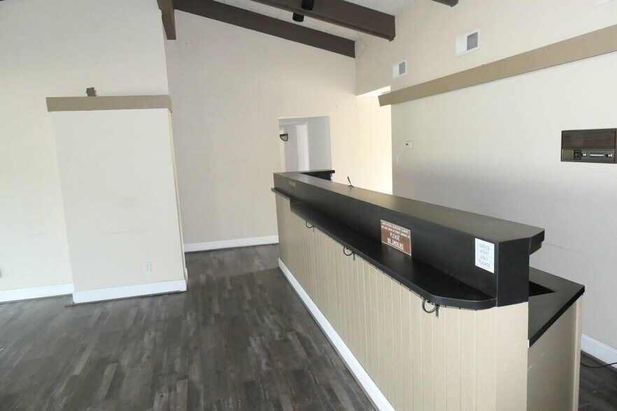 More Photos Of 7642 Park Place Blvd, Houston Office For Lease