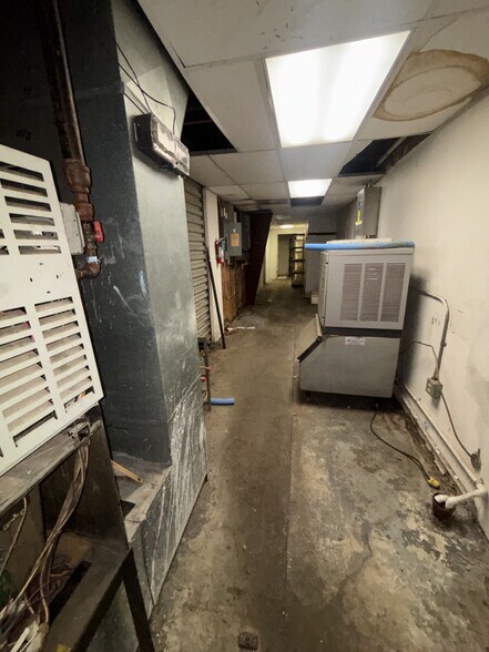 More Photos Of 5210 Pleasant View Rd, Memphis Showroom For Lease