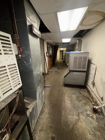 More Photos Of 5210 Pleasant View Rd, Memphis Showroom For Lease