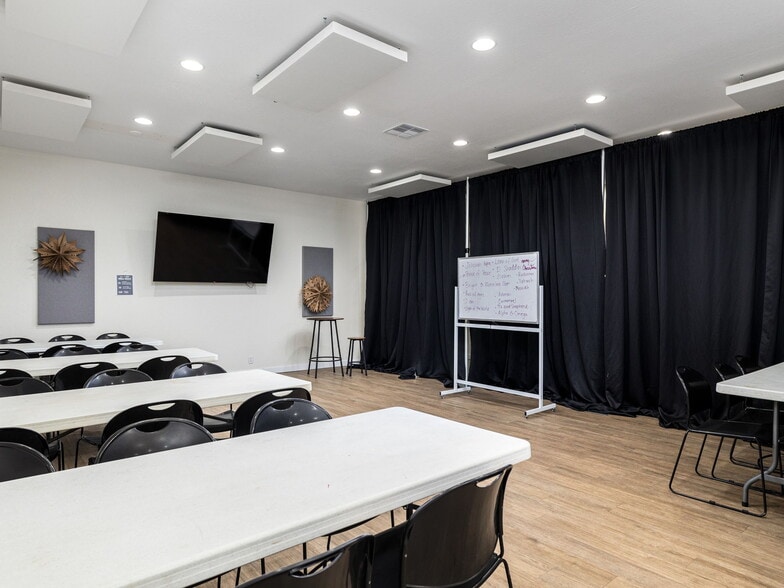 More Photos Of 6600 S Lakewoods Dr, Georgetown Specialty For Sale