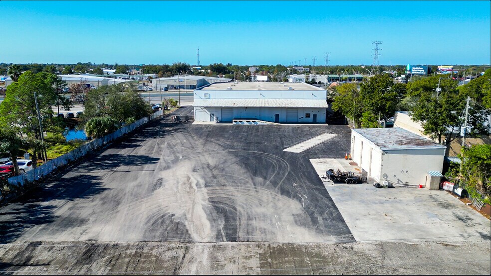 More Photos Of 13755 U.S. Highway 19 N, Clearwater Warehouse For Lease