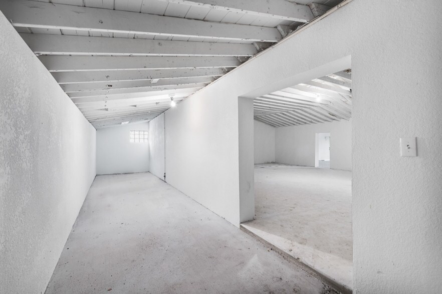 More Photos Of 4749 Hollywood Blvd, Hollywood Storefront Retail Office For Sale