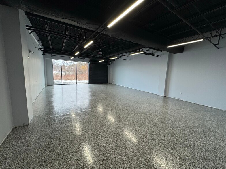 More Photos Of 118 Turnpike Rd, Southborough Office For Lease