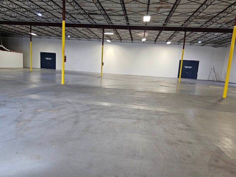 More Photos Of 3277 SE 14th Ave, Fort Lauderdale Warehouse For Lease