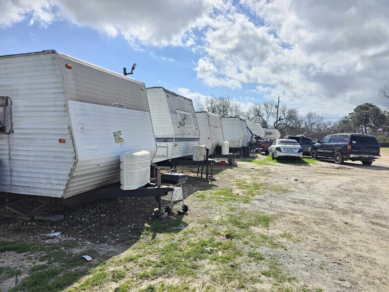 More Photos Of 1502 1/2 Jenkins Rd, Pasadena Self Storage For Sale