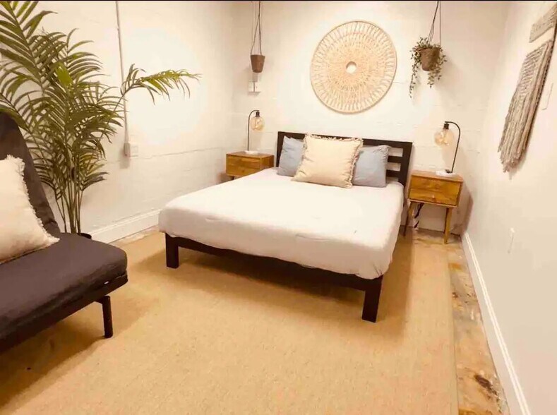 More Photos Of 380 SW Amal Dr, Atlanta Freestanding For Sale