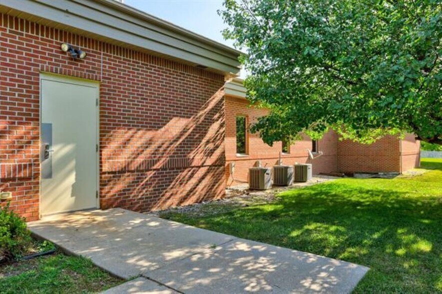 More Photos Of 2010 15th St, Bay City Healthcare For Sale