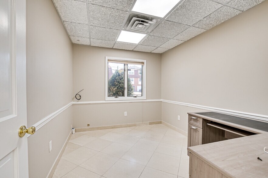 More Photos Of 894 Green St, Iselin Office For Lease