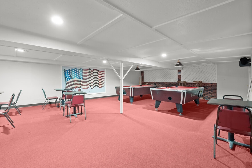 More Photos Of 200 E Main St, Hancock Restaurant For Sale