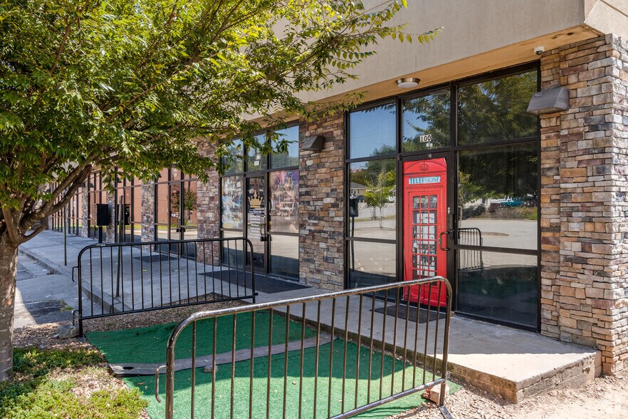 More Photos Of 3292 Laventure Dr, Atlanta Freestanding For Sale