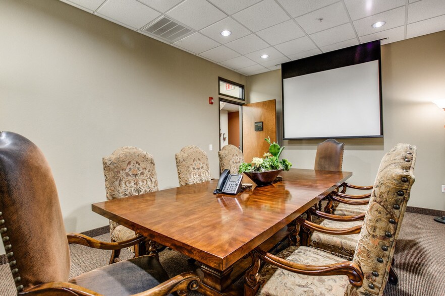 More Photos Of 1011 Surrey Ln, Flower Mound Office For Lease