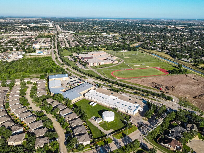 More Photos Of 16427 W Little York Rd, Houston Freestanding For Lease