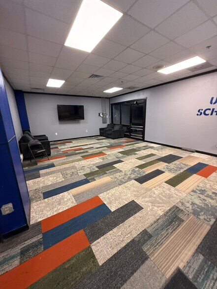 More Photos Of 606 7th St, Schenectady Warehouse For Lease