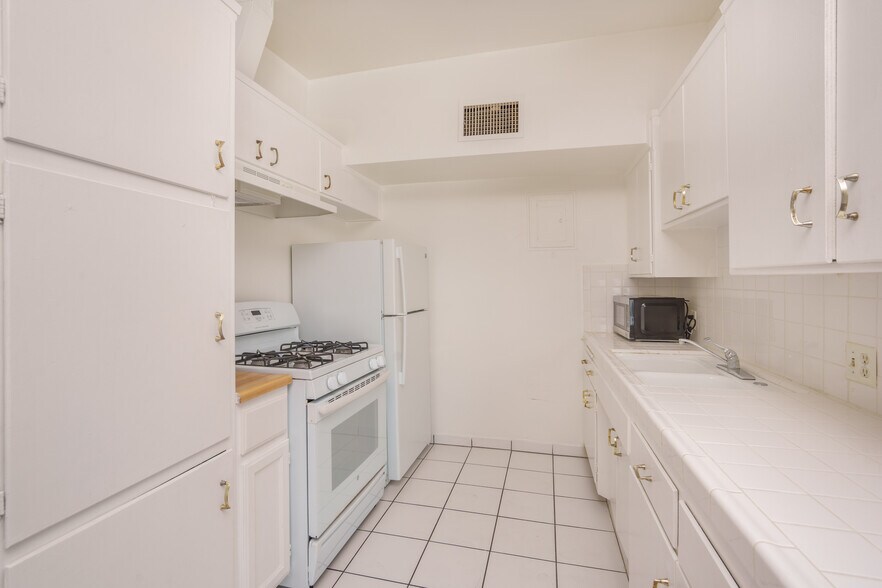 More Photos Of 406 S St Andrews Pl, Los Angeles Apartments For Sale