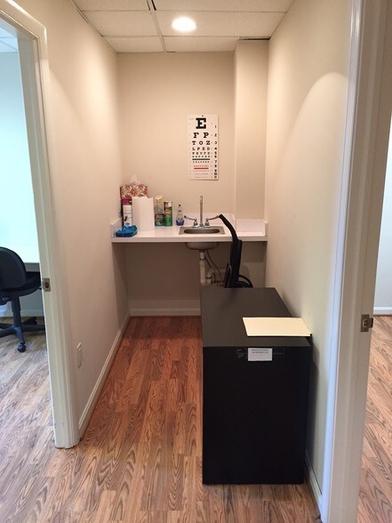 More Photos Of 6116 Rolling Rd, Springfield Medical For Sale