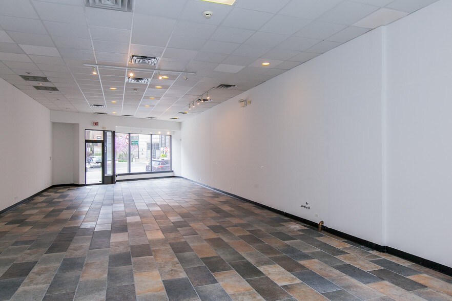 More Photos Of 2863-2865 N Clark St, Chicago Apartments For Lease