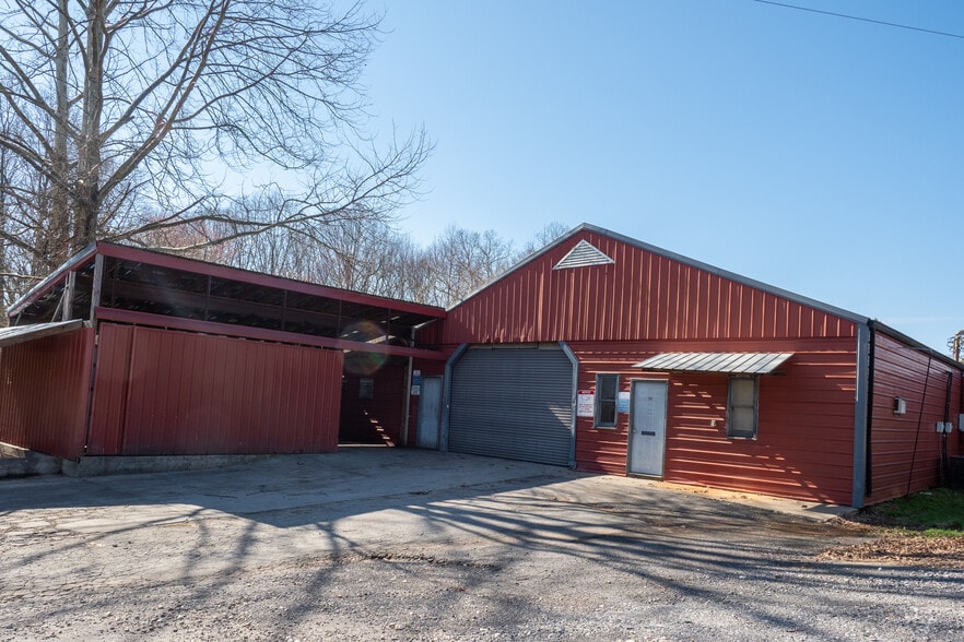 More Photos Of 10535 Highway 53 W, Talking Rock Service For Sale