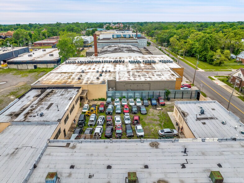 More Photos Of 7075 Lyndon St, Detroit Warehouse For Sale