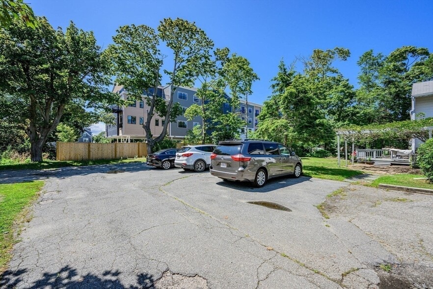 More Photos Of 37 School St, Hyannis Apartments For Sale