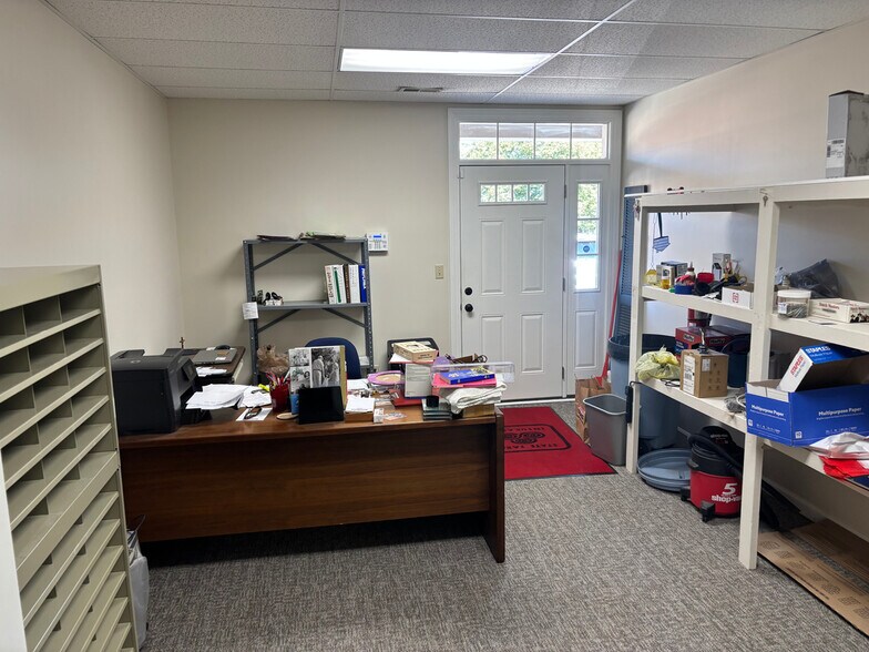 More Photos Of 10835-10845 Bluegrass Pky, Louisville Office For Sale