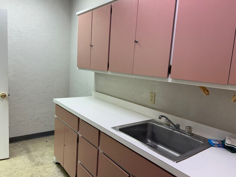 More Photos Of 6302 NW Cache Rd, Lawton Convenience Store For Sale