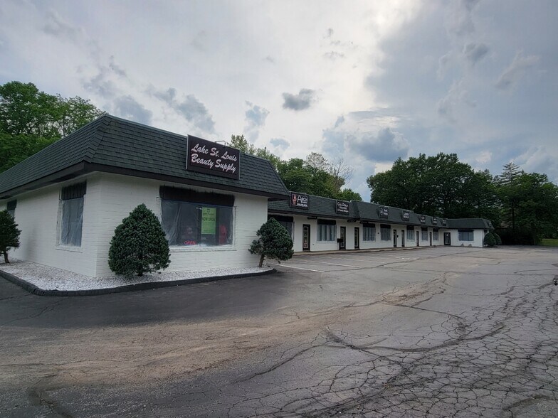 Primary Photo Of 11100-11118 Veterans Memorial Pky, Lake Saint Louis Storefront Retail Office For Lease