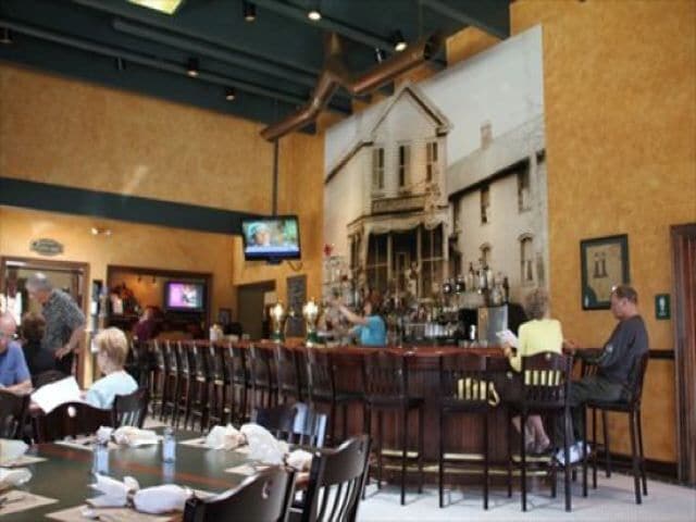 More Photos Of 101 Maritime Dr, Manitowoc Hotel For Sale