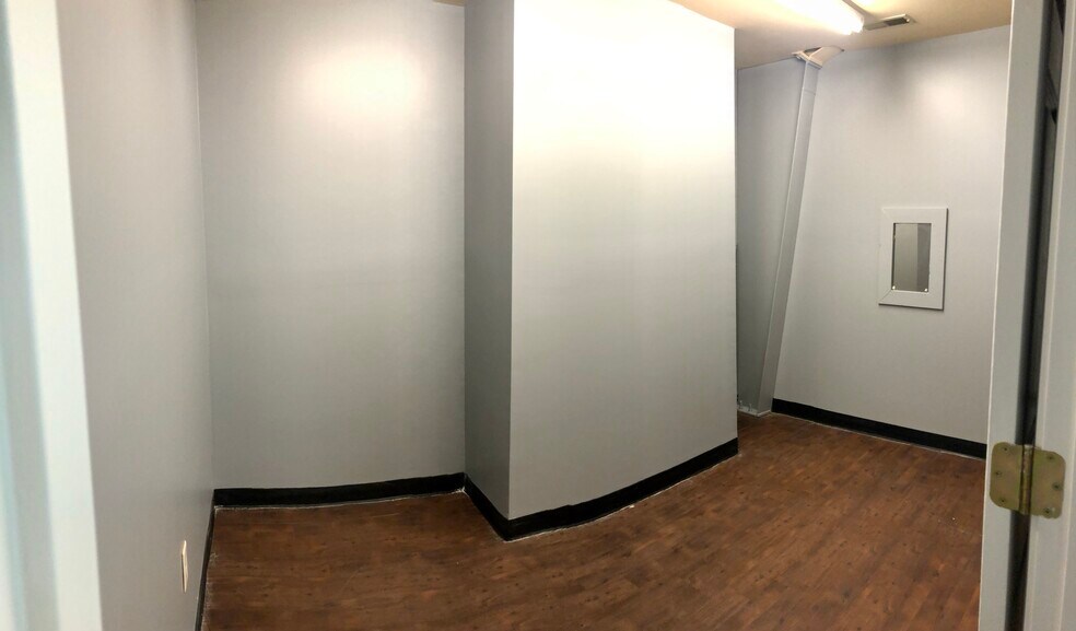 More Photos Of 4617 Sutherland Rd, Owensboro Light Distribution For Lease