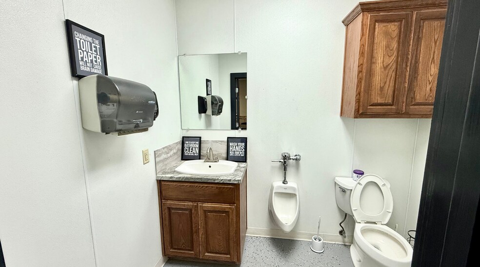 More Photos Of 14625 N Hollyhock Ave, Gardendale Warehouse For Sale