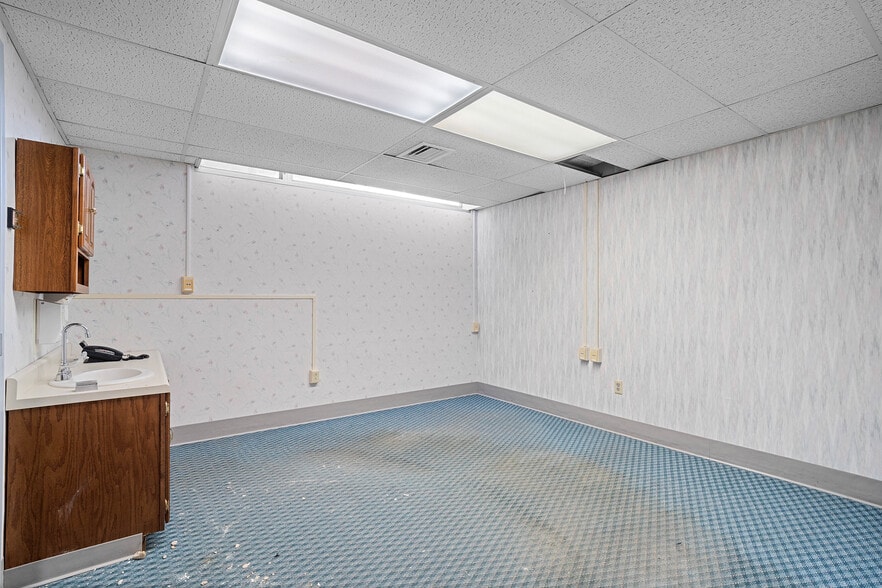 More Photos Of 94 Hospital St, Ridgway Specialty For Sale