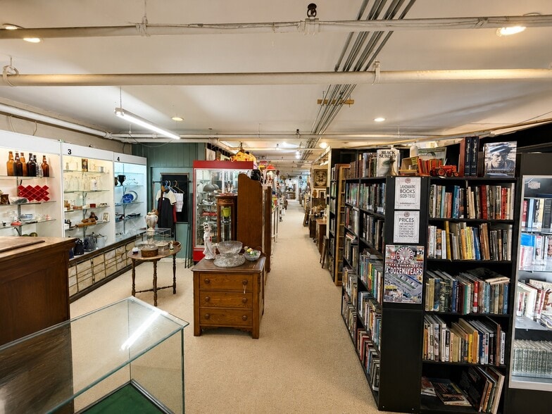 More Photos Of 123 S Union St, Traverse City Freestanding For Sale