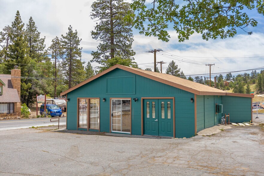 More Photos Of 40277 Big Bear Blvd, Big Bear Lake Storefront Retail Residential For Lease