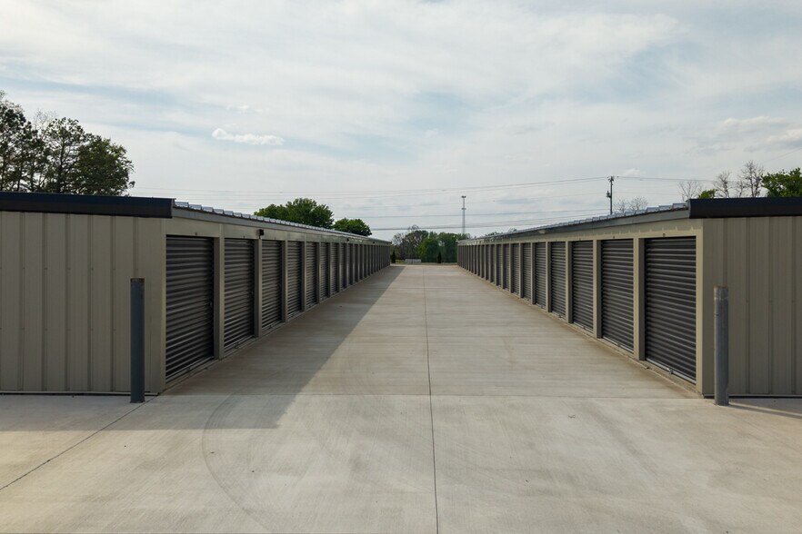 More Photos Of 4624 Highway 31 W, Cottontown Office For Sale