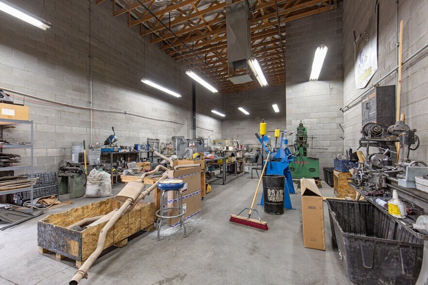 More Photos Of 3045 N Lamb Blvd, Las Vegas Auto Repair For Lease