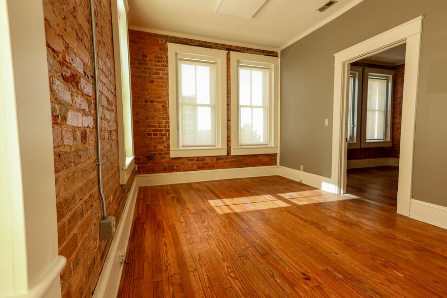 More Photos Of 154 Magnolia St, Spartanburg Storefront Retail Office For Lease